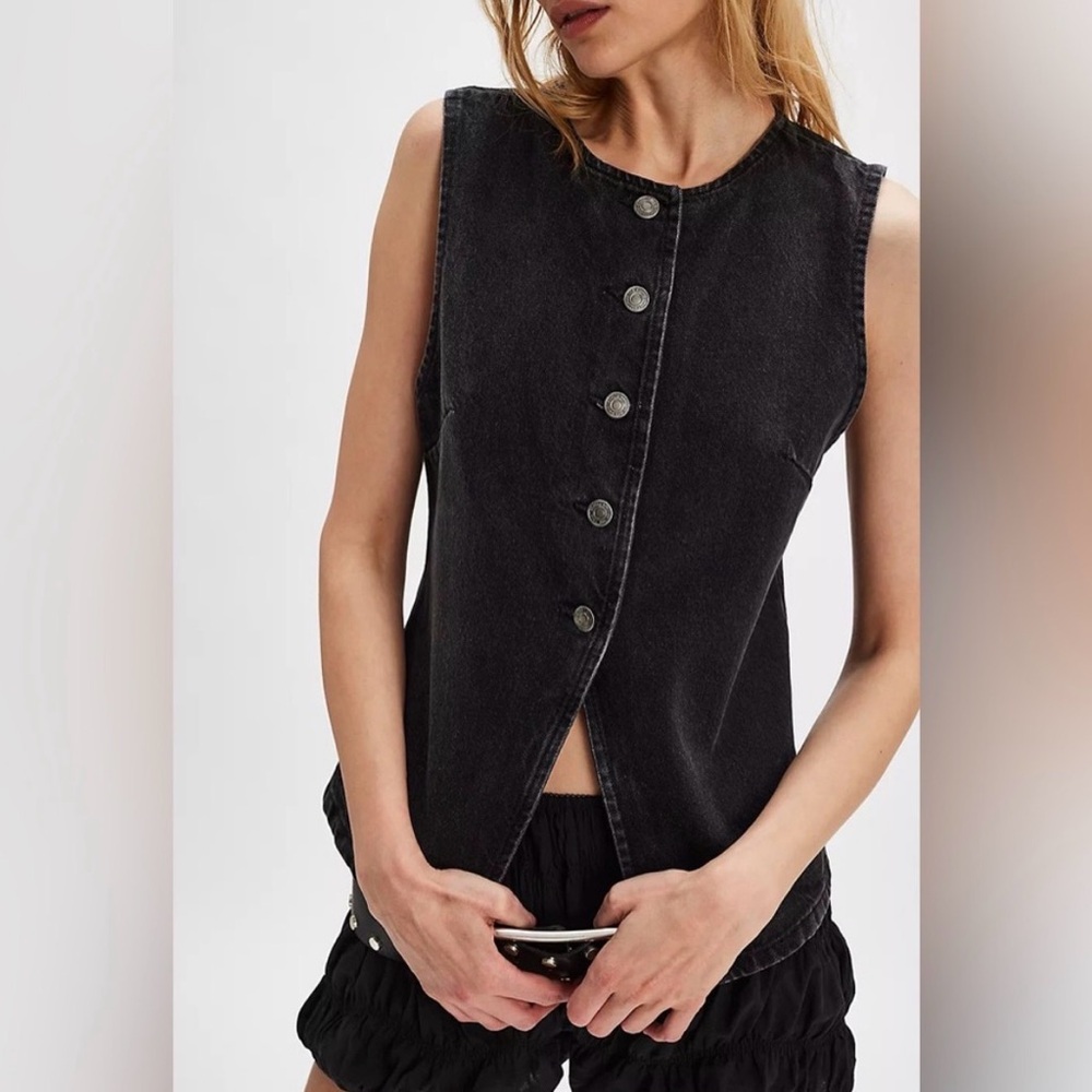 Sleeveless Black Denim Jacket